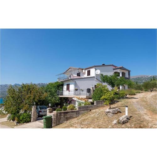 Three-Bedroom Apartment In Rovanjska