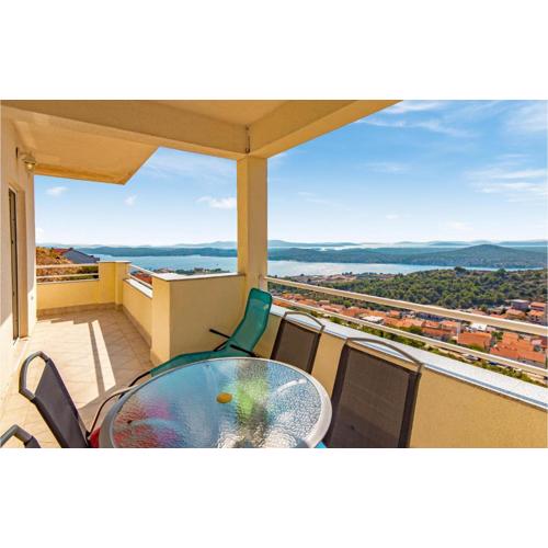 Three-Bedroom Apartment In Sibenik