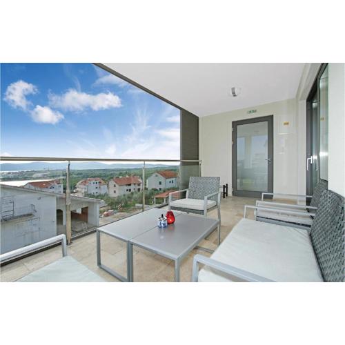 Three-Bedroom Apartment In Sibenik