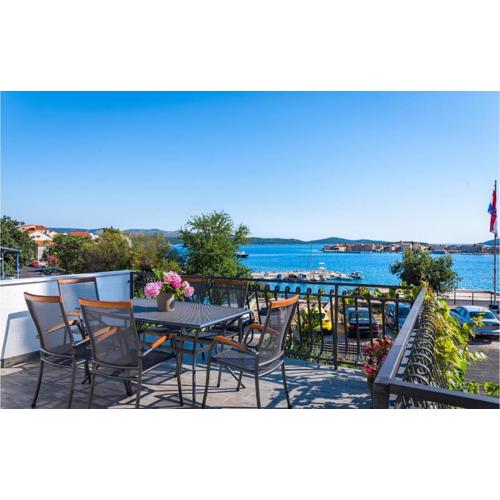 Three-Bedroom Apartment In Sibenik