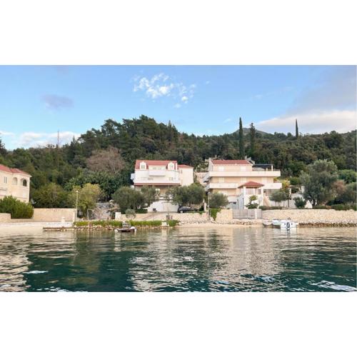 Three-Bedroom Apartment In Slano