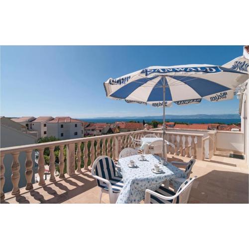 Three-Bedroom Apartment In Supetar