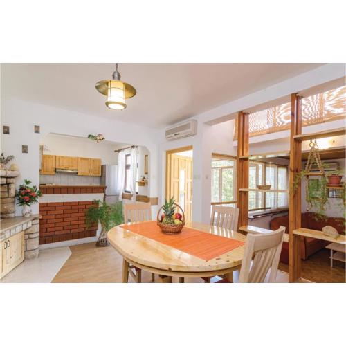 Three-Bedroom Apartment In Vela Luka