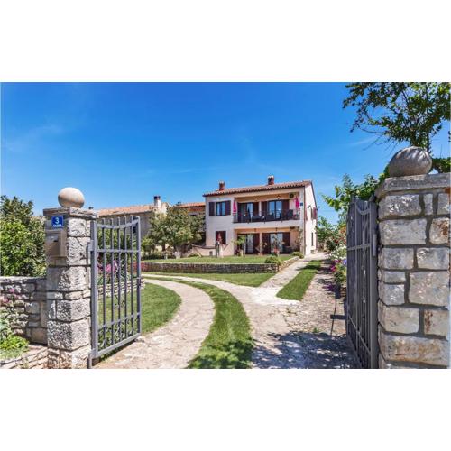 Three-Bedroom Apartment In Vodnjan