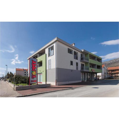 Three-Bedroom Apartment Kastel Gomilica With Sea View 04