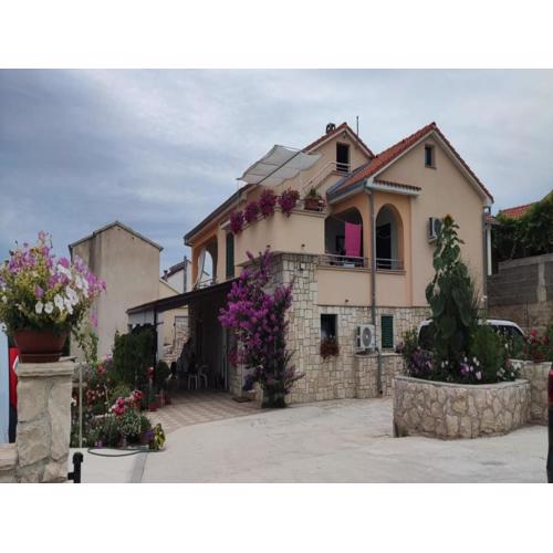 Three bedroom apartment with sea view