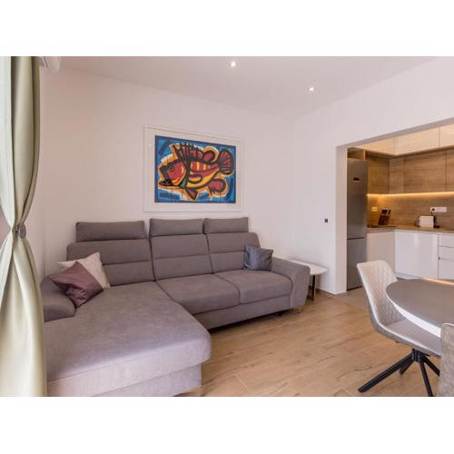 Three Bedroom Apartment with Terrace and Sea View A4