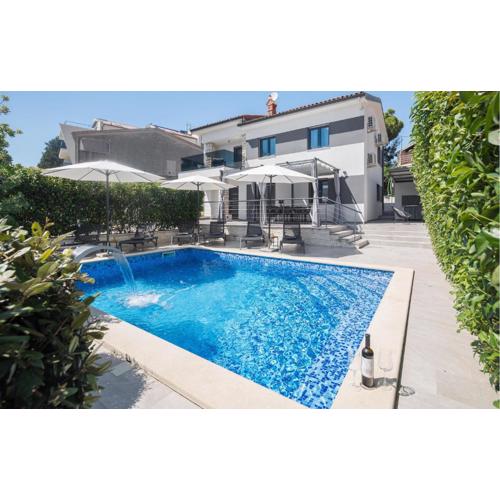 Three-Bedroom Holiday Home In Banjole