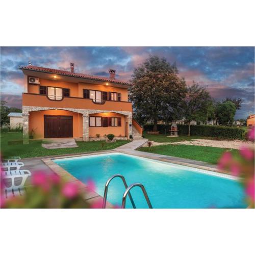 Three-Bedroom Holiday Home In Barban