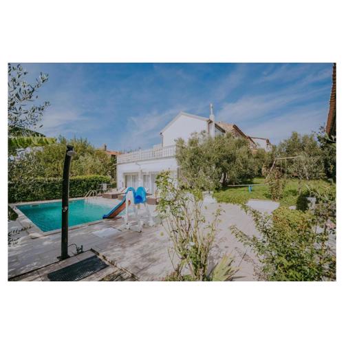 Three-Bedroom Holiday Home In Brtonigla