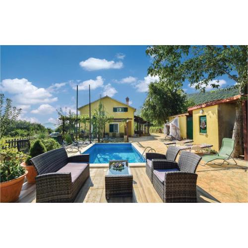 Three-Bedroom Holiday Home In Dicmo