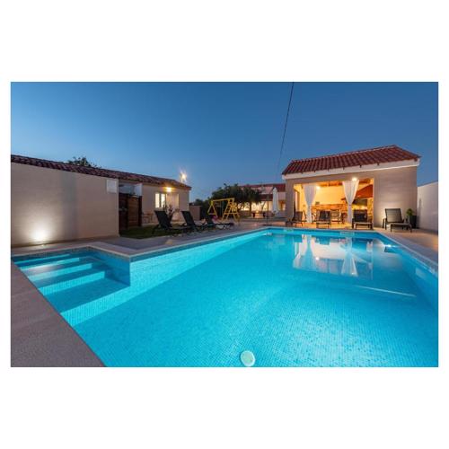 Three-Bedroom Holiday Home In Galovac
