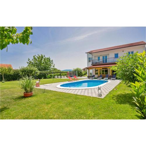 Three-Bedroom Holiday Home In Glavina Donja