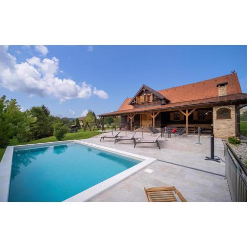 Three-Bedroom Holiday Home In Gornji Trpuci
