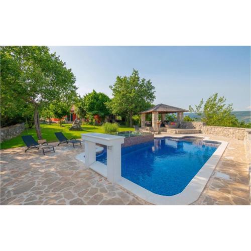 Three-Bedroom Holiday Home In Grubine