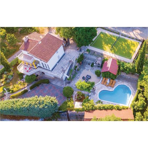 Three-Bedroom Holiday Home In Imotski