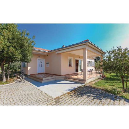 Three-Bedroom Holiday Home In Kastel Stafilic