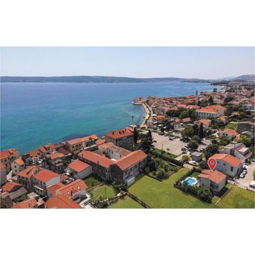 Three-Bedroom Holiday Home In Kastel Stari
