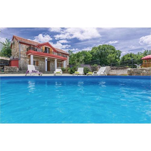 Three-Bedroom Holiday Home In Krusevo