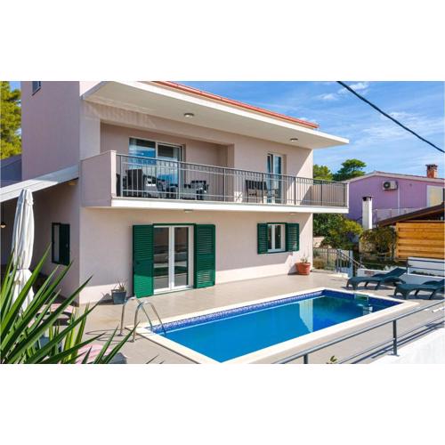 Three-Bedroom Holiday Home In Nova