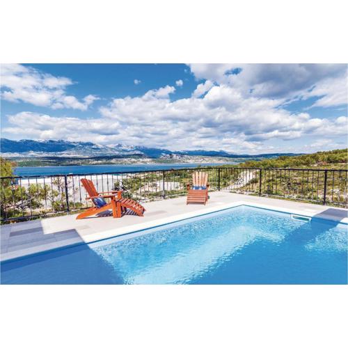 Three-Bedroom Holiday Home In Novigrad