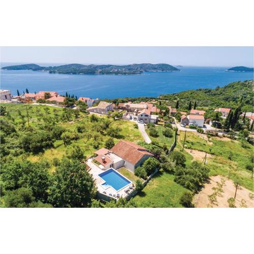 Three-Bedroom Holiday Home In Orasac