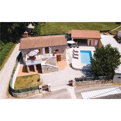 Three-Bedroom Holiday Home In Pazin