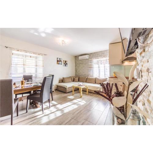 Three-Bedroom Holiday Home In Pomer