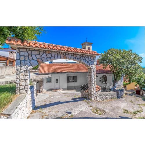 Three-Bedroom Holiday Home In Praputnjak