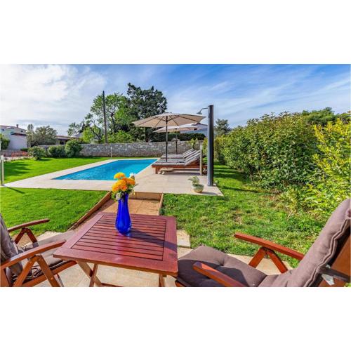 Three-Bedroom Holiday Home In Premantura