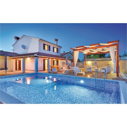 Three-Bedroom Holiday Home In Rebici