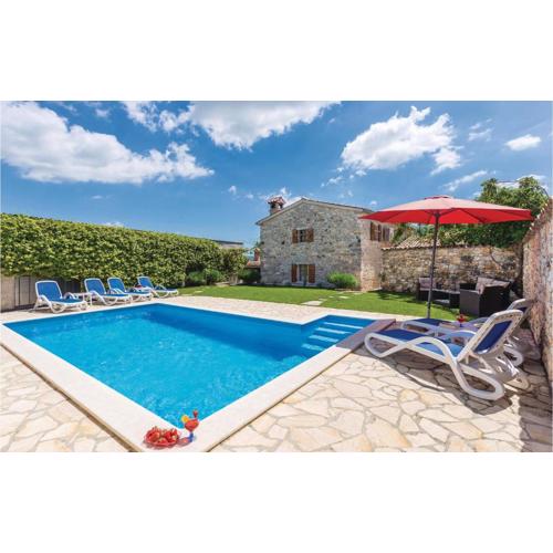 Three-Bedroom Holiday Home In Regulici