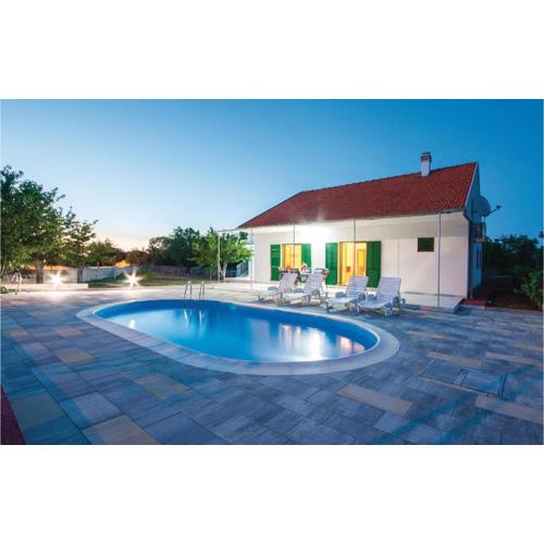 Three-Bedroom Holiday Home In Rozovac