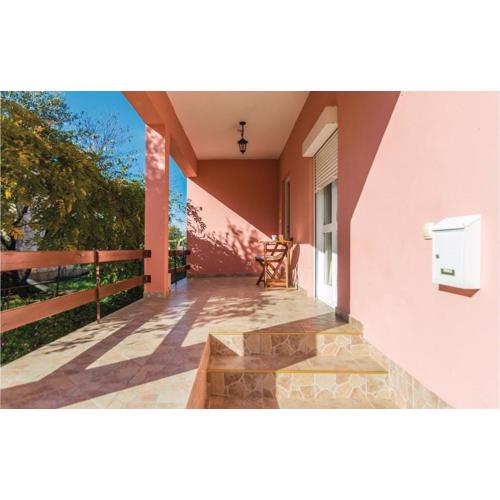 Three-Bedroom Holiday Home In Sikovo