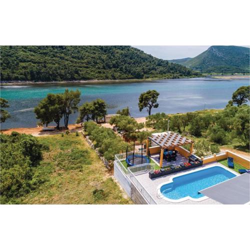 Three-Bedroom Holiday Home In Ston