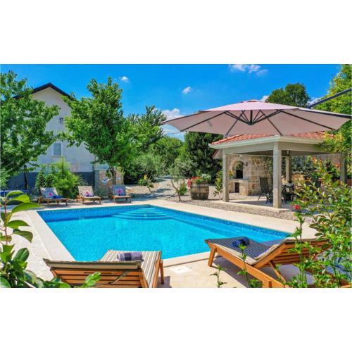 Three-Bedroom Holiday Home In Sumet