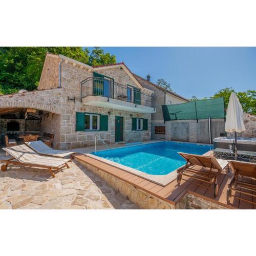 Three-Bedroom Holiday Home In Sumet