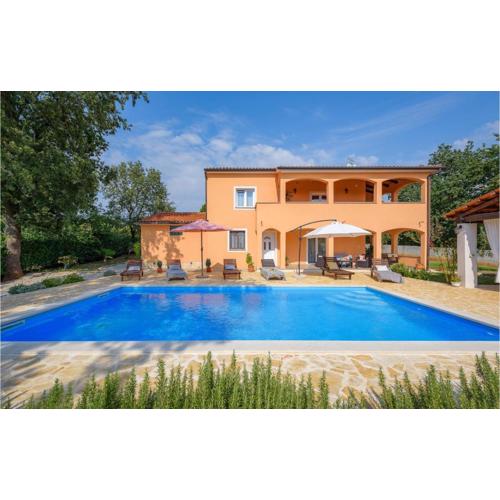 Three-Bedroom Holiday Home In Sv,lovrec
