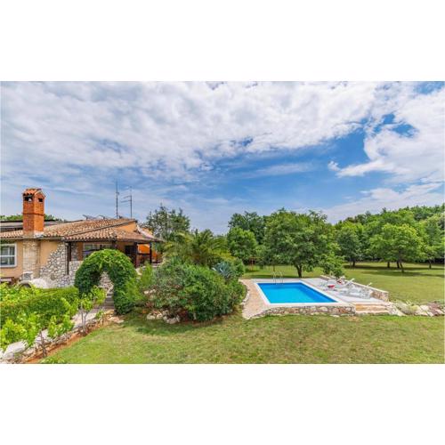 Three-Bedroom Holiday Home In Valtura