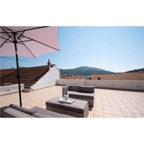 Three-Bedroom Holiday Home In Vela Luka