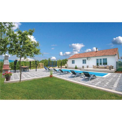 Three-Bedroom Holiday Home In Vinjani Gornji