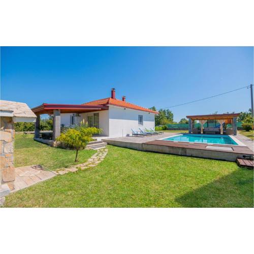 Three-Bedroom Holiday Home In Vinjani Gornji