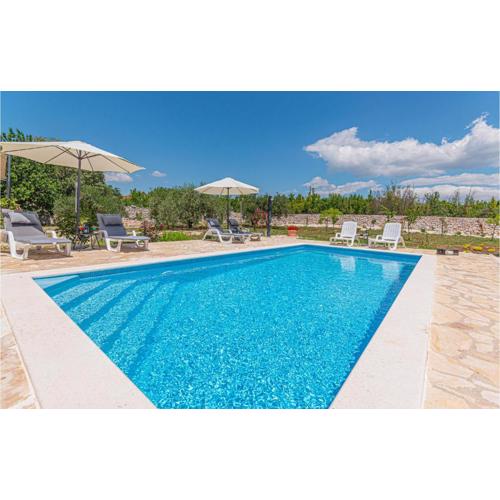 Three-Bedroom Holiday Home In Vinovo Donje