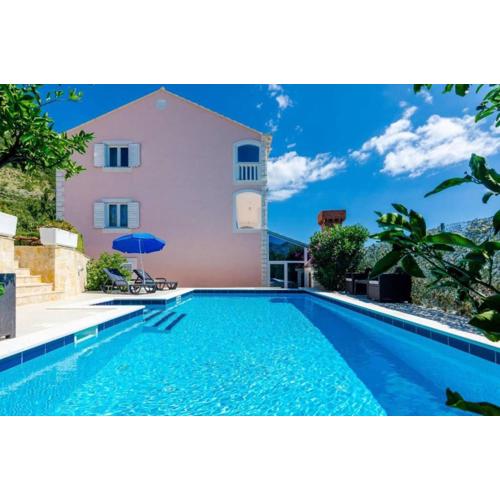 Three Bedroom Holiday Home, Pool , Sauna, Terrace