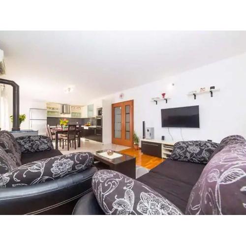 Three Bedroom Holiday Home