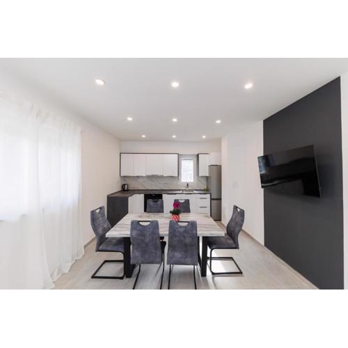Three-Bedroom Home Dina