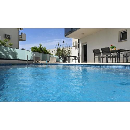 THREE FLOOR Deluxe Pool Apartments