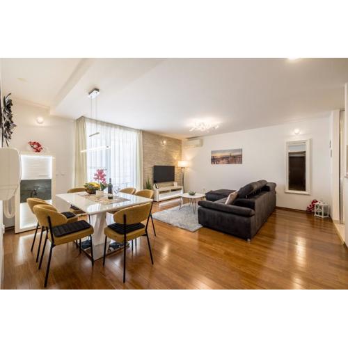 Three Lions Apartment