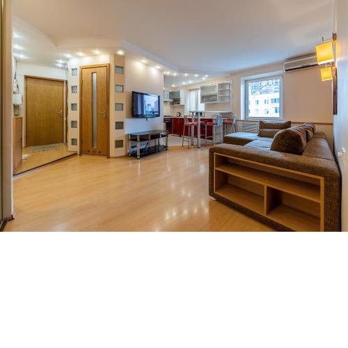 Three-room apartments on central district