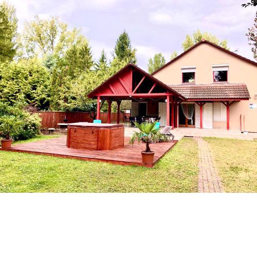 Tieffapartmanház Balatonszárszó